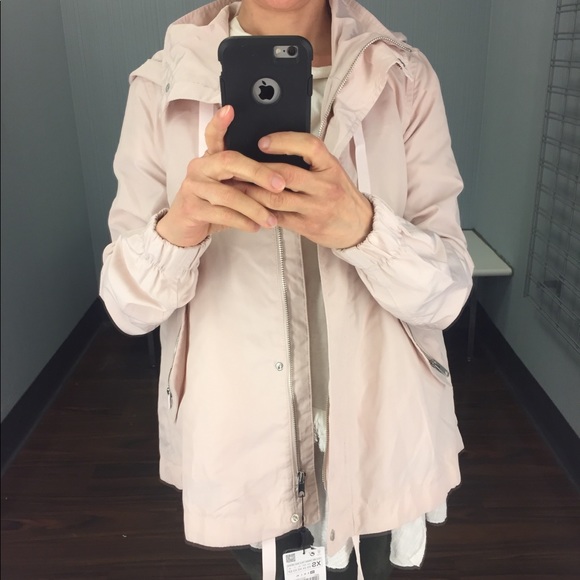 Zara Jackets & Blazers - 🌸🌸Zara Raincoat 🌸🌸